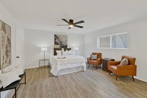 4 bedrooms, iron/ironing board, WiFi, bed sheets
