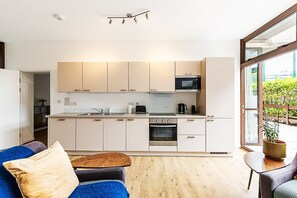 Refrigerador, microondas, lavavajillas, cafetera/tetera