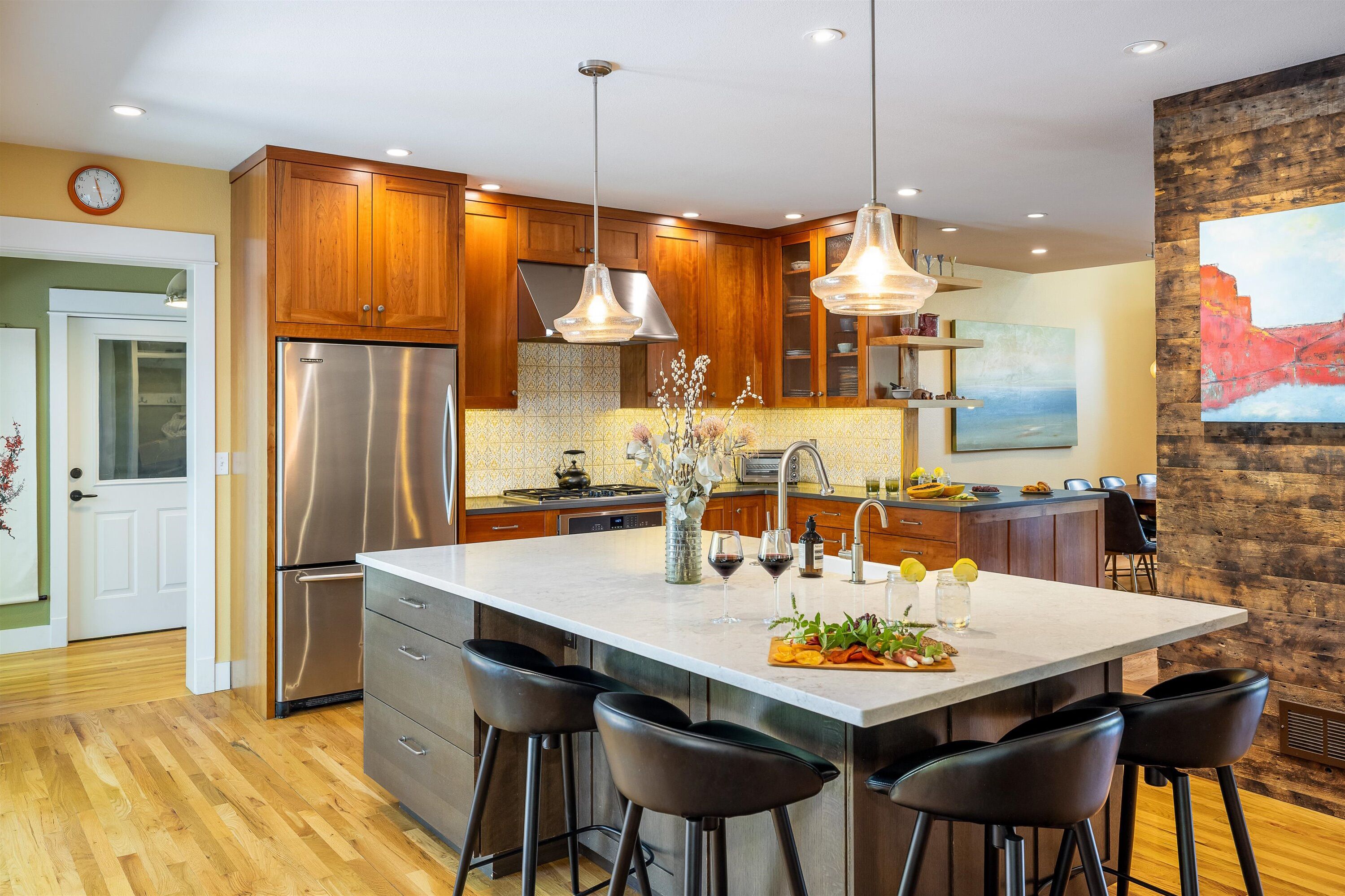 Fridge, oven, stovetop, dishwasher