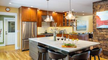 Réfrigérateur, four, plaque de cuisson, lave-vaisselle