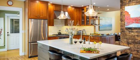 Kylskåp, ugn, spishäll och diskmaskin