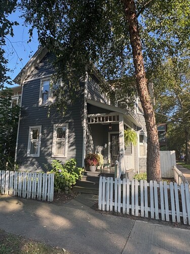 Quaint 2-bedroom house with AC in charming Cleveland. Rooms individually rented.