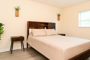 3 bedrooms, internet, bed sheets