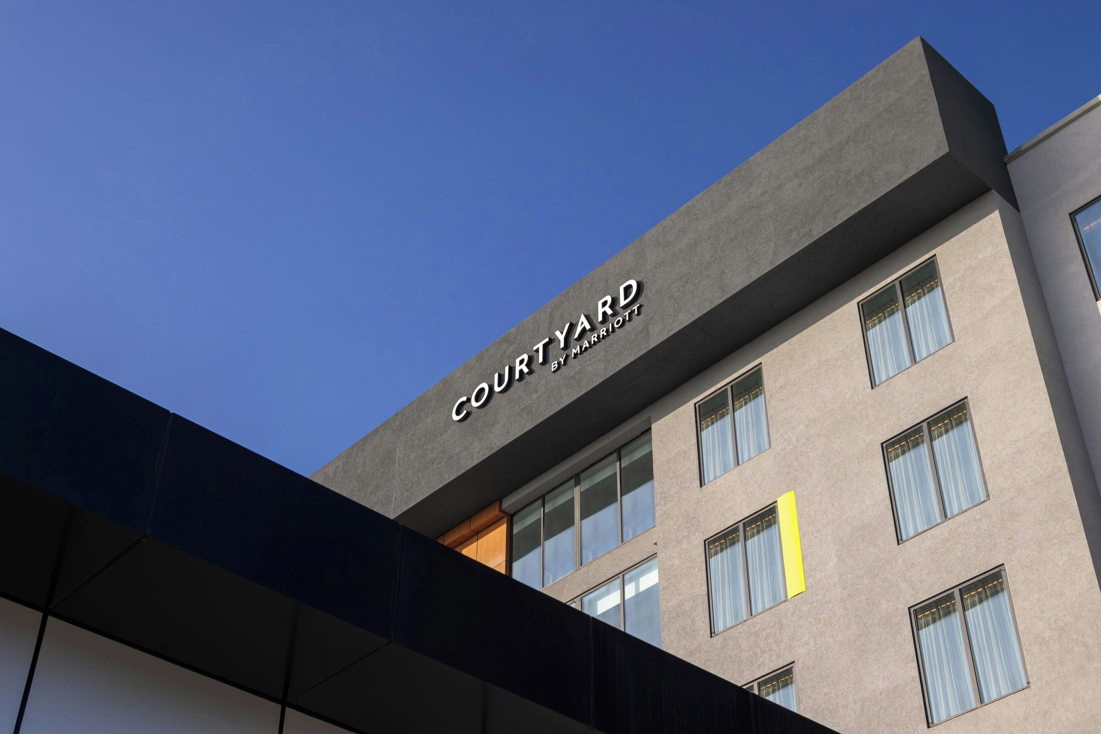 A building with the sign "Courtyard by Marriott" on the facade.