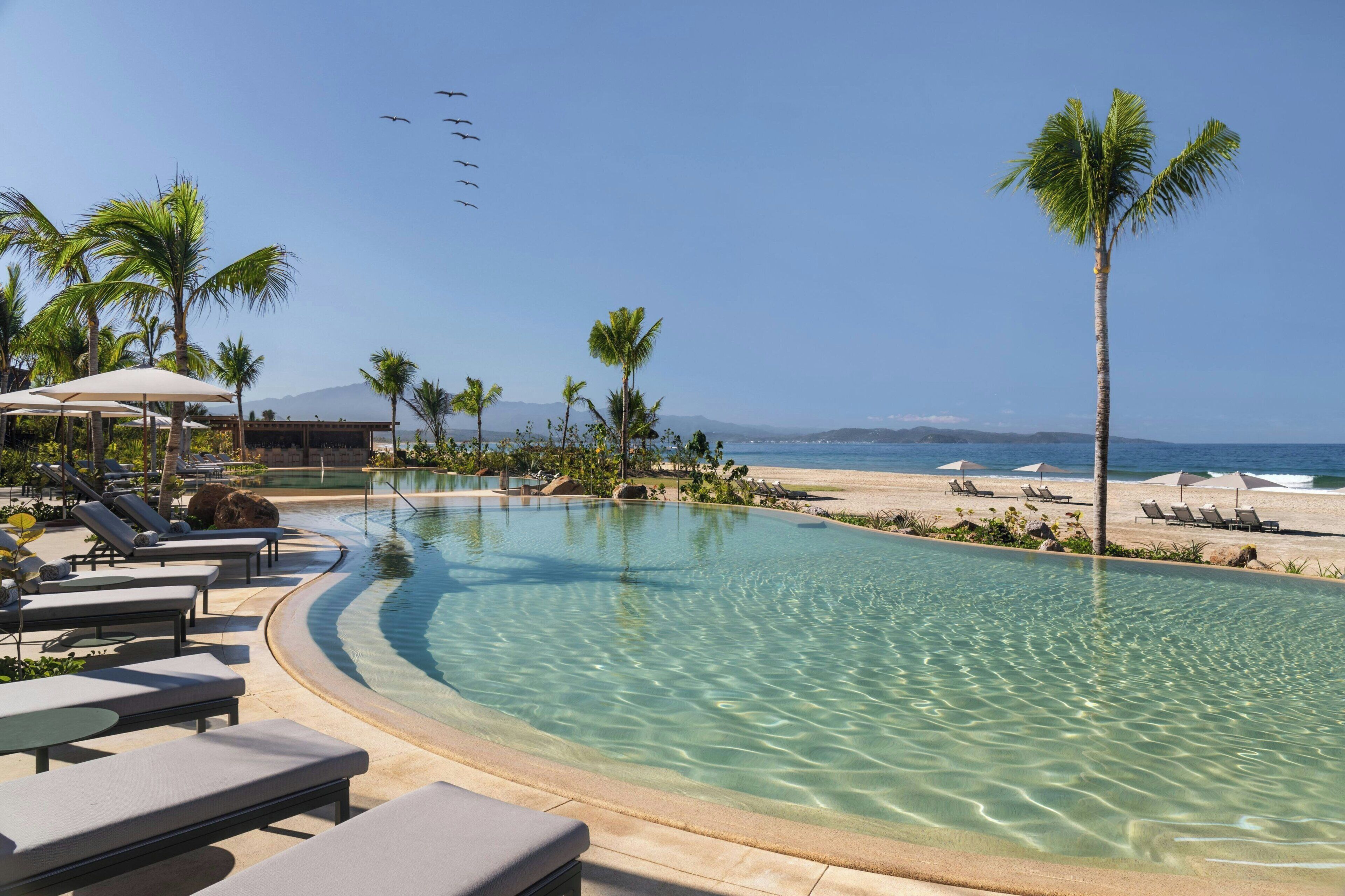 2 piscinas al aire libre, camas de piscina con cargo