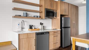 Coffee/tea maker, dining tables