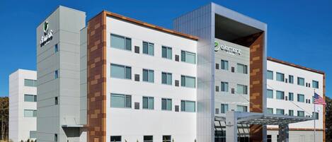 المنشأة من الخارج