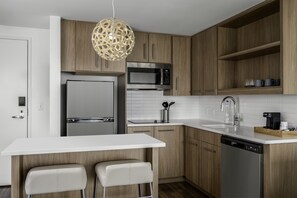 Coffee/tea maker, dining tables - Element Branson (Branson)