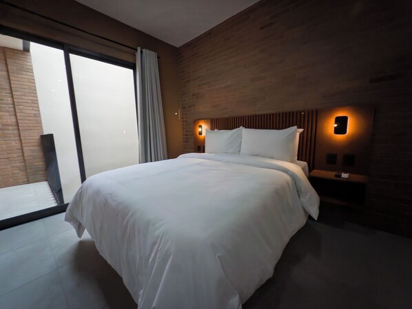Luxury Apartment, City View | Desk, laptop workspace, free WiFi