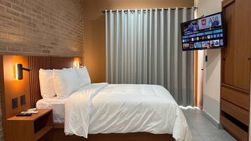 Luxury-Apartment | Schreibtisch, laptopgeeigneter Arbeitsplatz, kostenloses WLAN