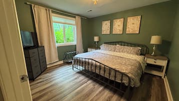 3 bedrooms, desk, iron/ironing board, free WiFi