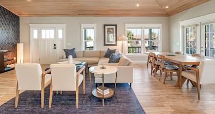 SunSalt Cottage~5 min to Beach, Shops & Restaurants~PrivatePool