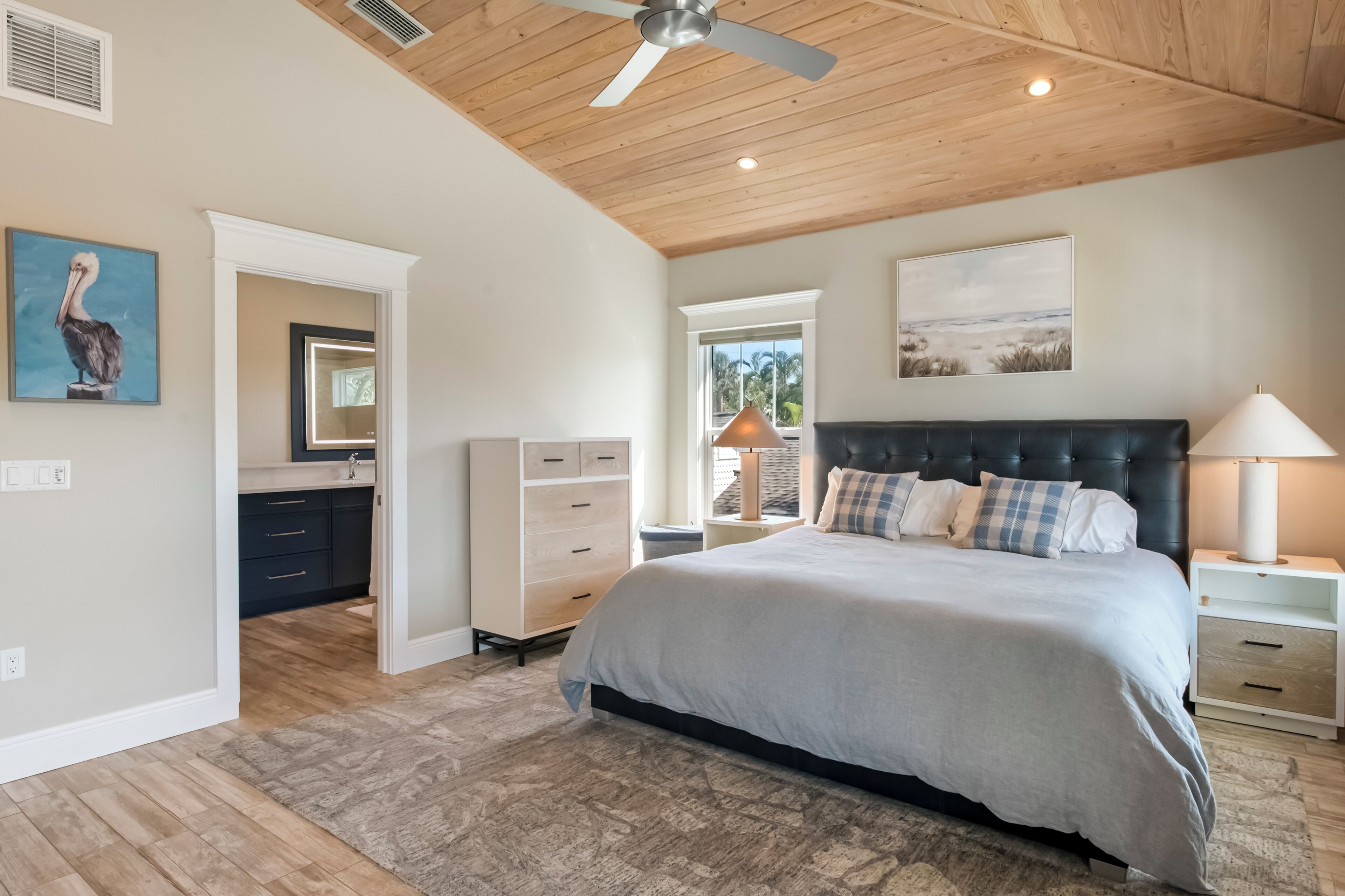 2 slaapkamers, een strijkplank/strijkijzer, reisbedje, gratis wifi