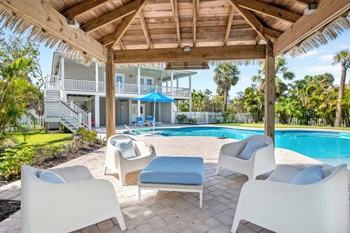 SunSalt Cottage~5 min to Beach, Shops & Restaurants~PrivatePool