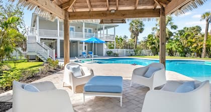SunSalt Cottage~5 min to Beach, Shops & Restaurants~PrivatePool