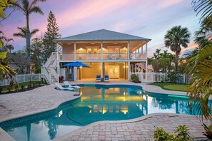 室外游泳池，恒温泳池