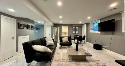 Spacious and Luxurious 2BR Suite with Huge Windows