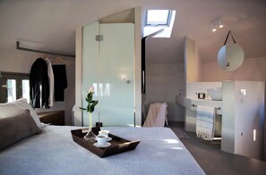 2 室のベッドルーム、セーフティボックス (室内)、アイロン / アイロン台、WiFi (無料)
