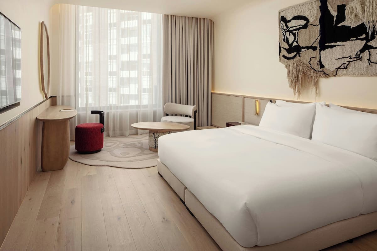 Deluxe Room, 1 King Bed | Egyptian cotton sheets, premium bedding, minibar, in-room safe