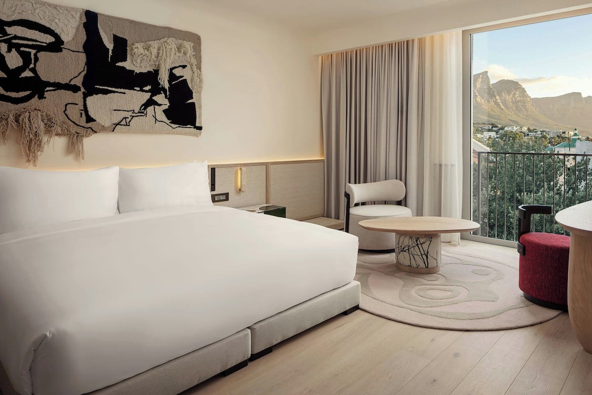 Egyptian cotton sheets, premium bedding, minibar, in-room safe