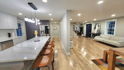 Luxury New House in Arlington with free parking