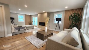 Chimenea, futbolito y libros