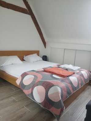 1 bedroom, WiFi, bed sheets