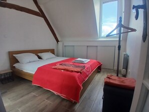 1 bedroom, WiFi, bed sheets