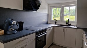 Køleskab, mikrobølgeovn, ovn, kogeplade