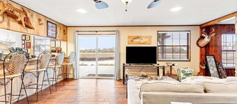 Waterfront Fishing Lodge, Kng, Stovepipe Fireplace