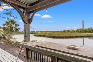 Property grounds - Waterfront Fishing Lodge, Kng, Stovepipe Fireplace (Jacksonville)