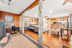 TV, fireplace - Waterfront Fishing Lodge, Kng, Stovepipe Fireplace (Jacksonville)