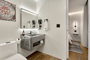 Shower, hair dryer, towels - Exclusively designed room CG6 (Ciudad de Panamá)