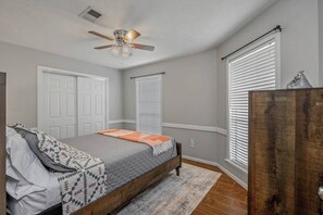 2 bedrooms, iron/ironing board, WiFi, bed sheets