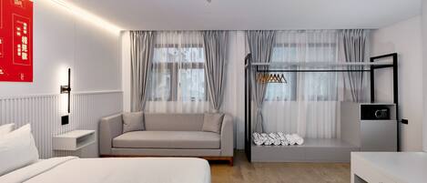 1 bedroom, in-room safe, free WiFi, bed sheets