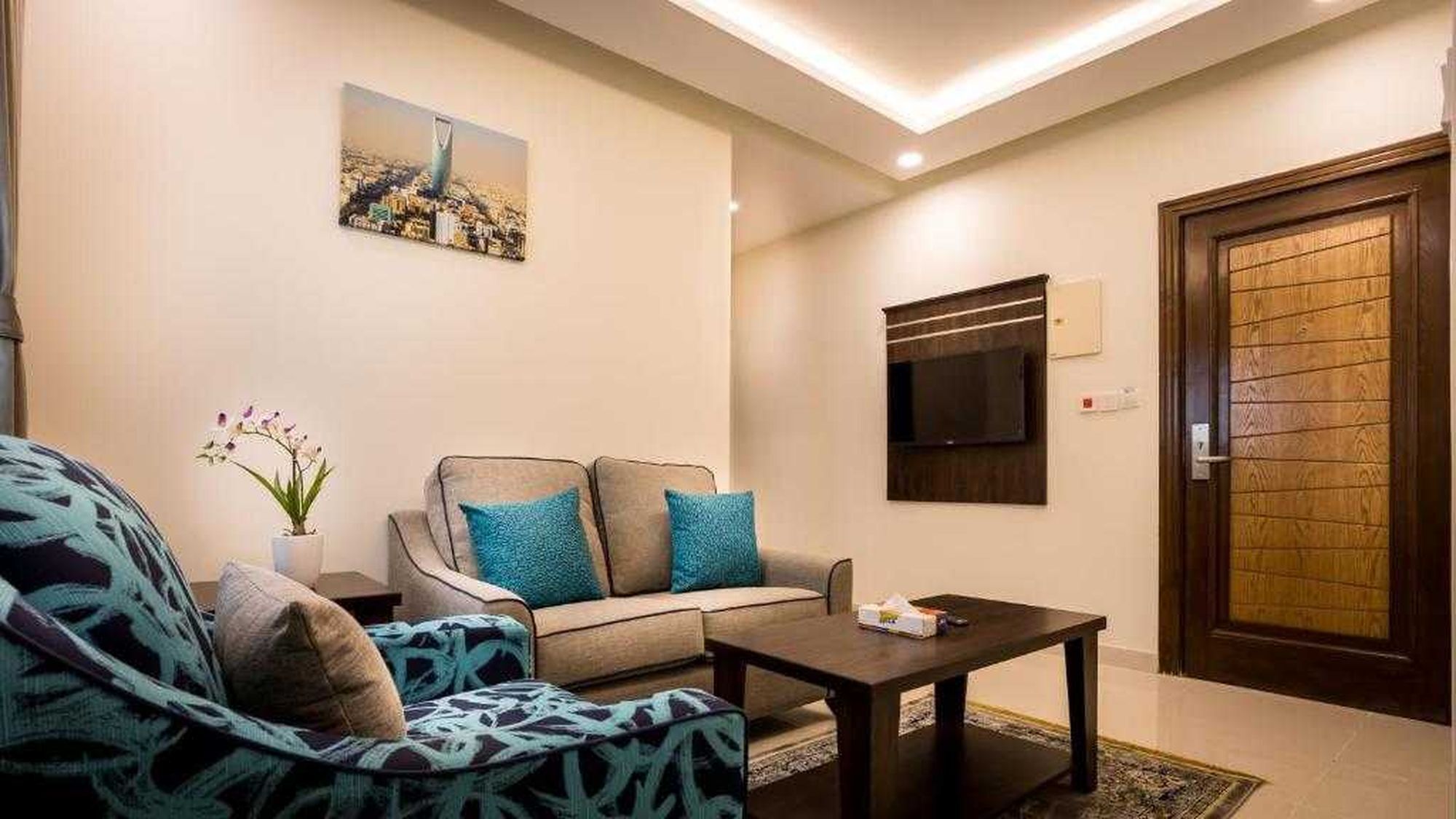 Standard Apartment, 2 Bedrooms | Living room | 32-inch flat-screen TV with satellite channels