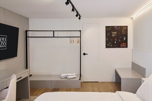 In-room safe, free WiFi, bed sheets