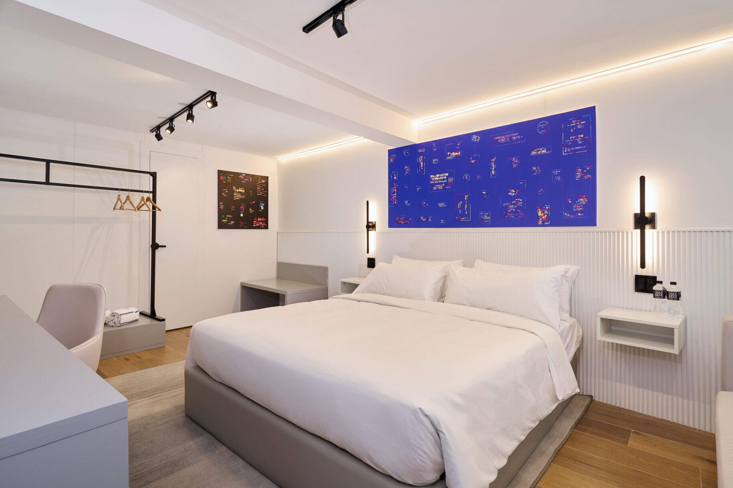 1 多间卧室、客房内保险箱、免费 WiFi、床单