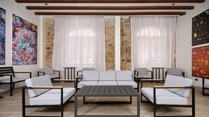 A modern lounge area with a sofa set, armchairs, and a central coffee table. - Exclusively designed room CG15 (Ciudad de Panamá)