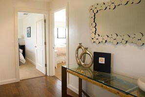 2 bedrooms, iron/ironing board, WiFi, bed sheets - Enchanting Vineyard cottage nestled in the wine country! (Santa Rosa)