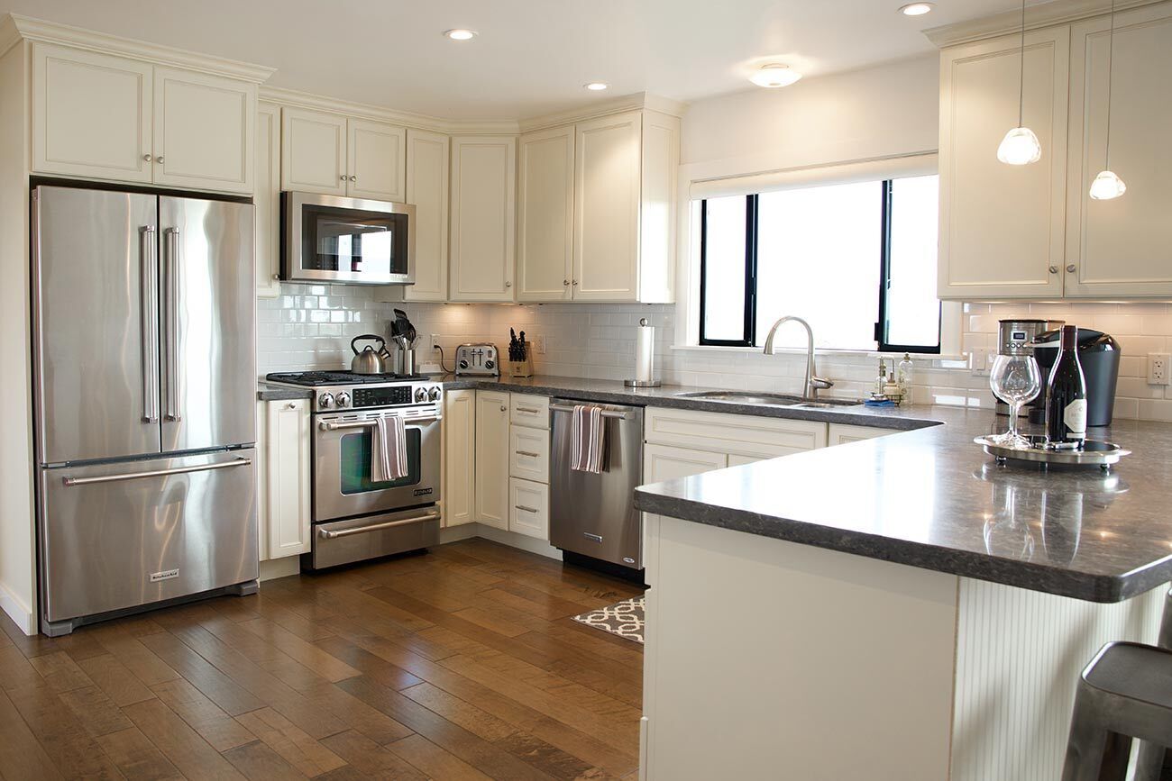 Mikrowelle, Ofen, Herdplatte, Geschirrspüler