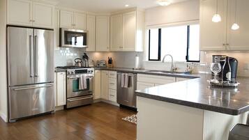 Mikrowelle, Ofen, Herdplatte, Geschirrspüler