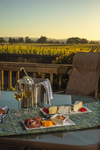 Enchanting Vineyard cottage nestled in the wine country!