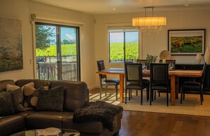 TV, fireplace - Enchanting Vineyard cottage nestled in the wine country! (Santa Rosa)