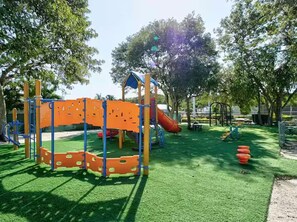 Children’s area - Charming 2-bedroom campground in Key Largo with AC (Key Largo)
