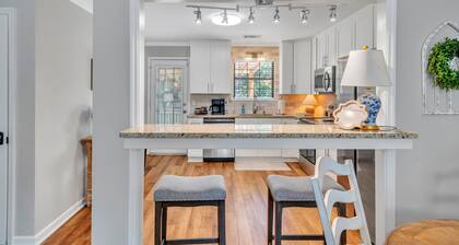 Cozy & Convenient 2BR/2BA Townhome