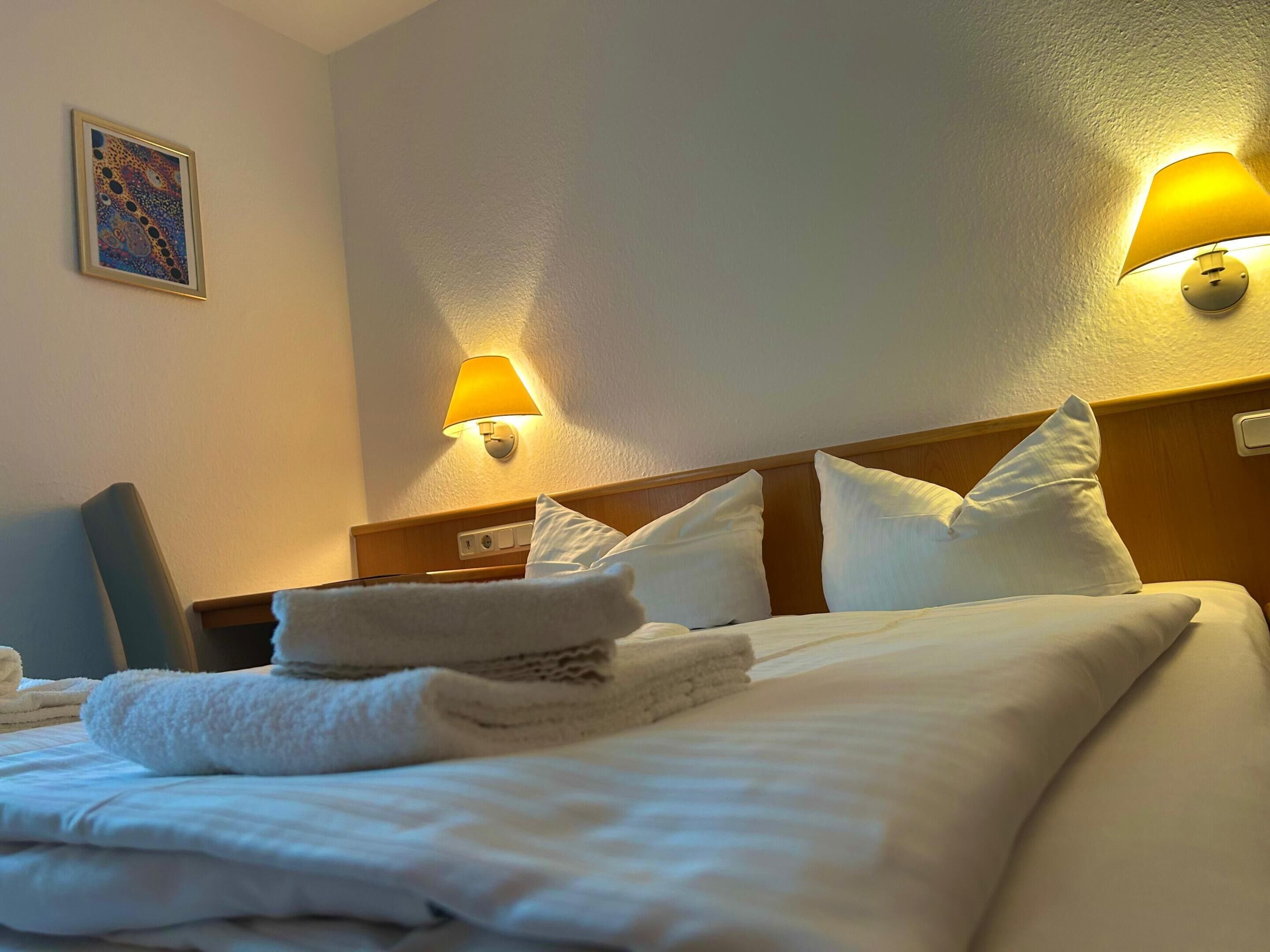 Habitació amb dos llits individuals estàndard, bany privat | Equipament de l'habitació