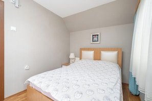 In-room safe, iron/ironing board, free WiFi