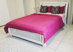 Iron/ironing board, WiFi, bed sheets
