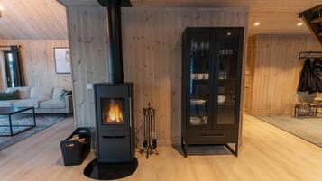 Ferienhaus, 4 Schlafzimmer, Balkon, Bergblick | Innenbereich